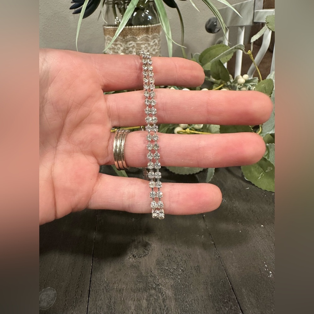 Elegant Silver Rhinestone Bracelet - Picture 2 of 3